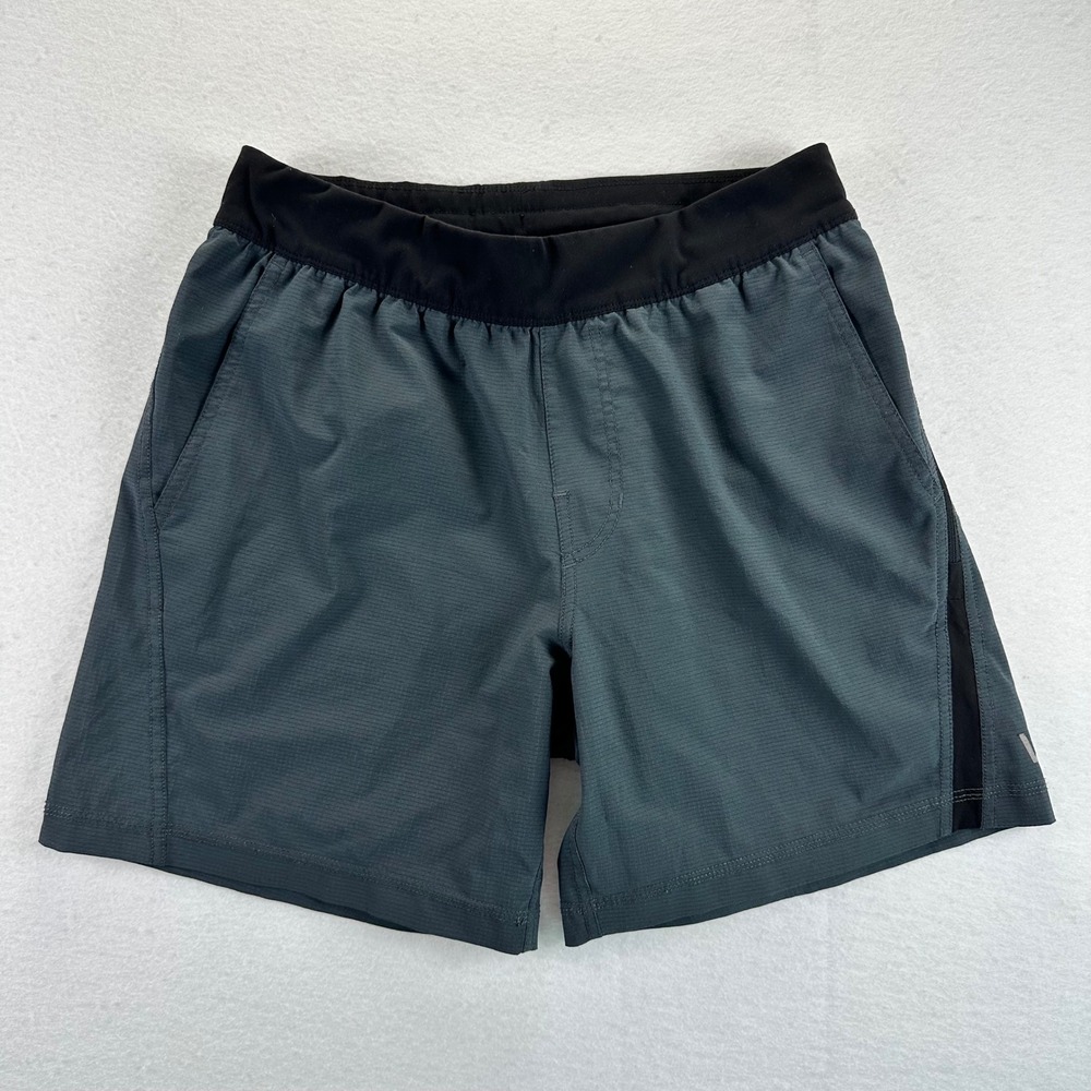 Vuori Kore Shorts Mens Small Charcoal Gray Black Grid Athletic Training V375